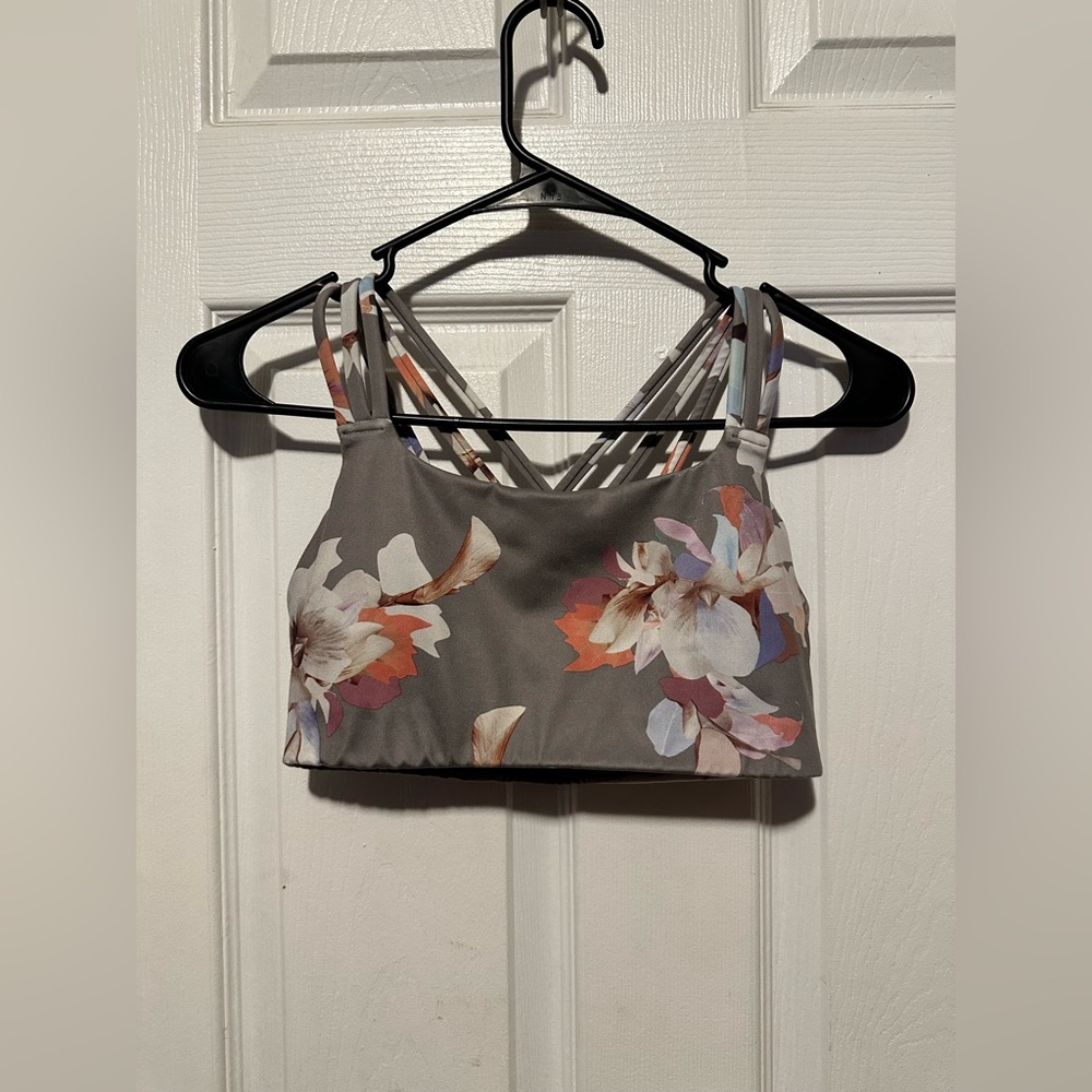 Athleta hyper focused grey floral sports bra small